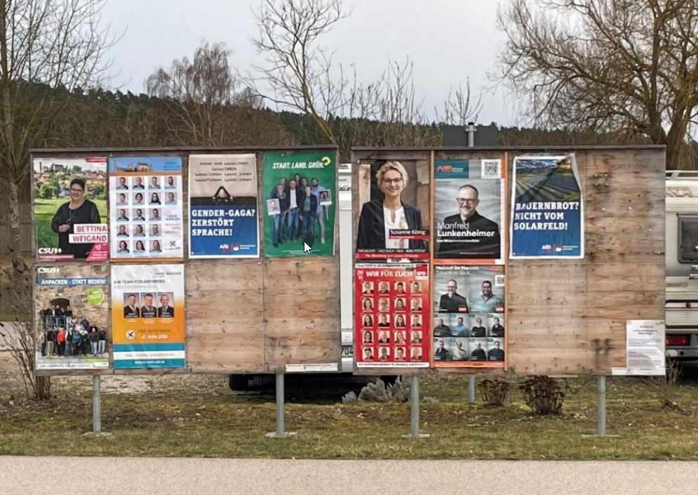 Plakatwand in Abenberg zur Kommunalwahl 2026
