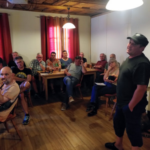 Im kleinen Saal des Gasthauses Krone in Petersaurach lauschten 25 Bürgerinnen und Bürger gespannt dem Vortrag von Carsten Aschoff &nbsp;Foto: Uli Grüber