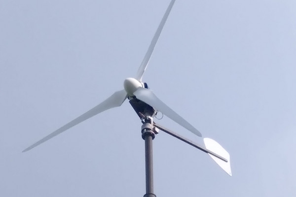 Nahaufnahme der Kleinwindanlage Esbach/Dinkelsbühl &nbsp;Foto: Uli Grüber