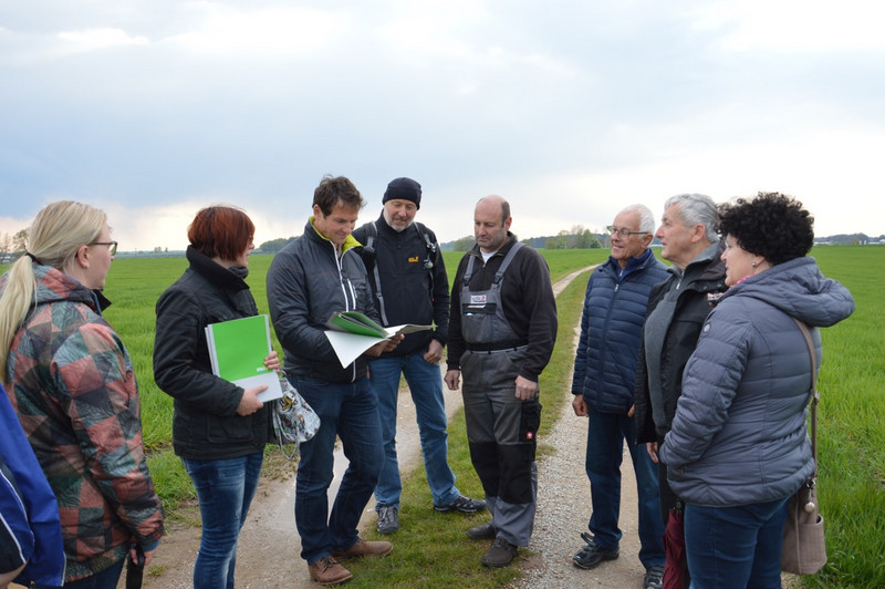 Martin Stümpfig besucht den Grünen Ortsverband Merkendorf und kommt mit Bürger*innen über die geplante Ortsumgehung ins Gespräch