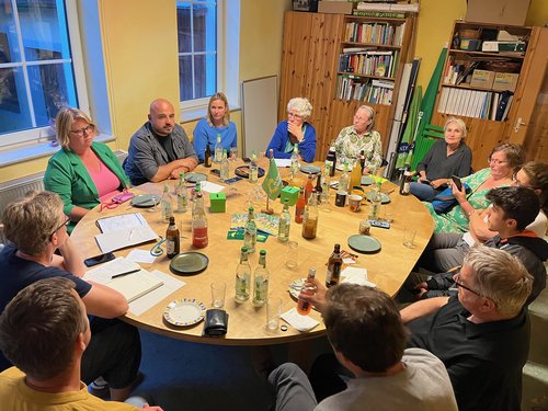 Foto der Teilnehmenden während der Diskussion